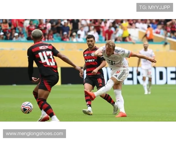 迪亚斯本赛季场均评分817仅次于凯恩和姆巴佩展现强大实力 迪亚斯本赛季场均评分817仅次于凯恩和姆巴佩展现强大实力